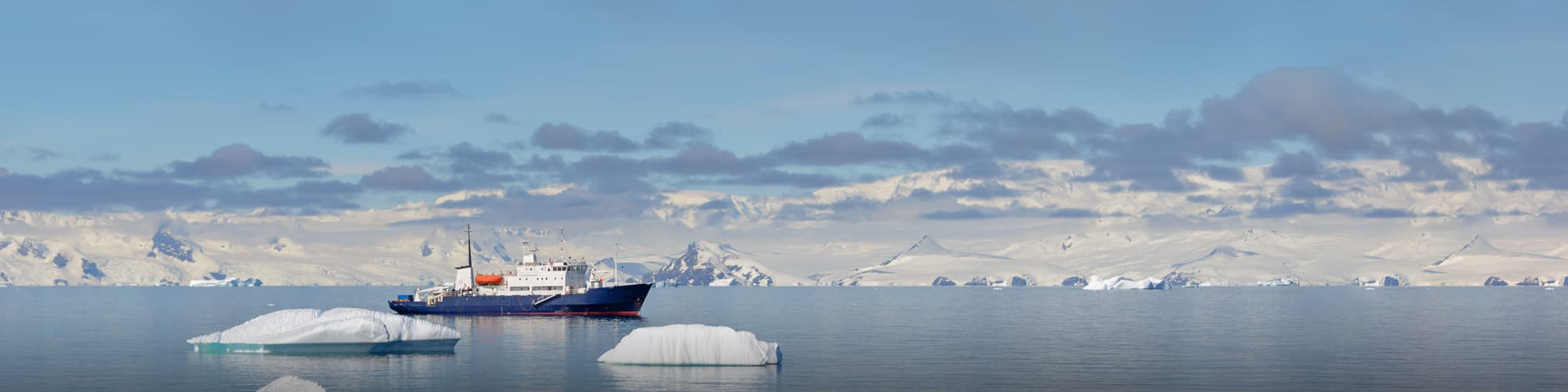 Croisières en Péninsule Antarctique : trek, randonnée et voyage © Alexey Seafarer / Adobe Stock
