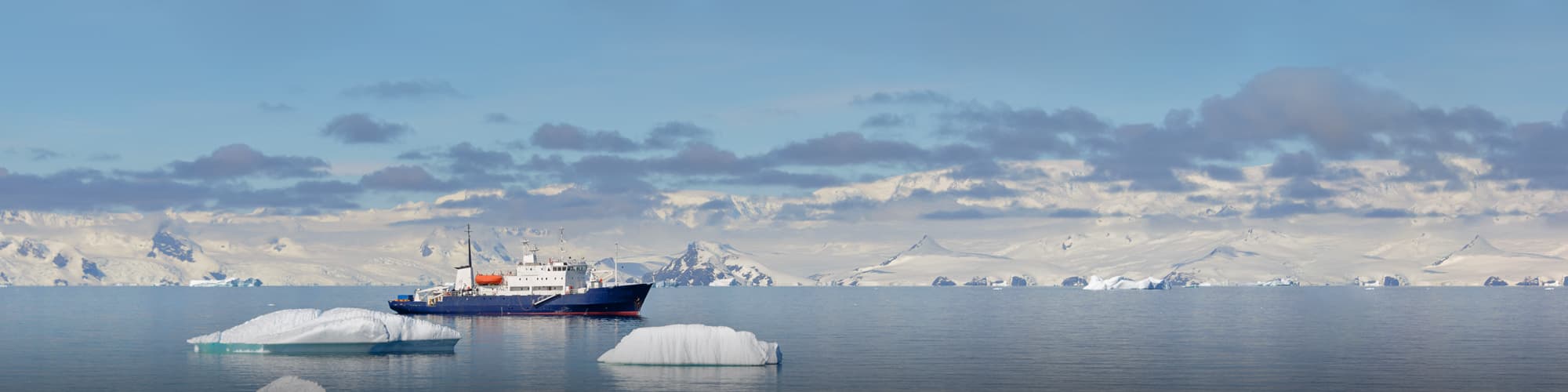 Croisières en Péninsule Antarctique : trek, randonnée et voyage  © Alexey Seafarer / Adobe Stock