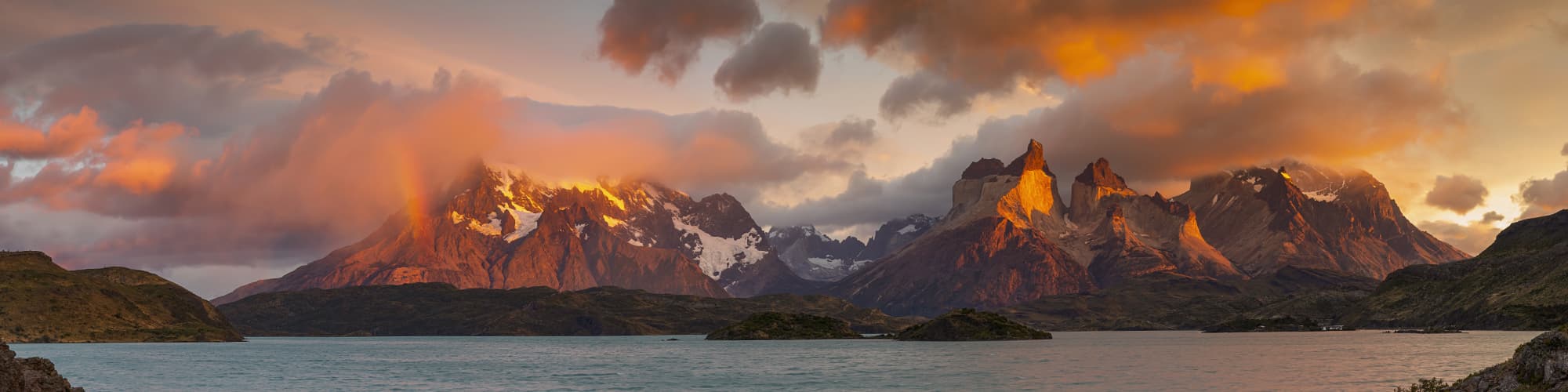 Forêts, collines, rivières et lacs Patagonie © DieterMeyrl