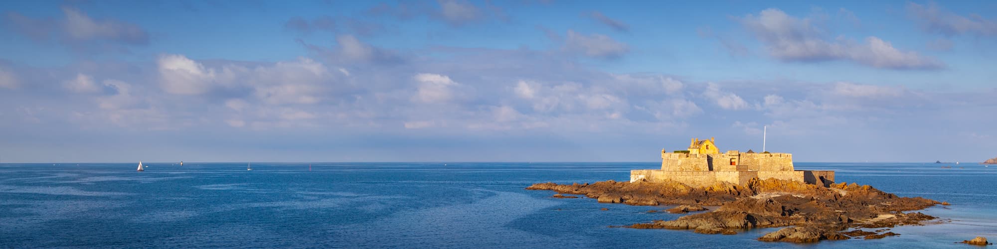 Randonnée en Bretagne et Normandie : circuit, trek et voyage © CaptureLight