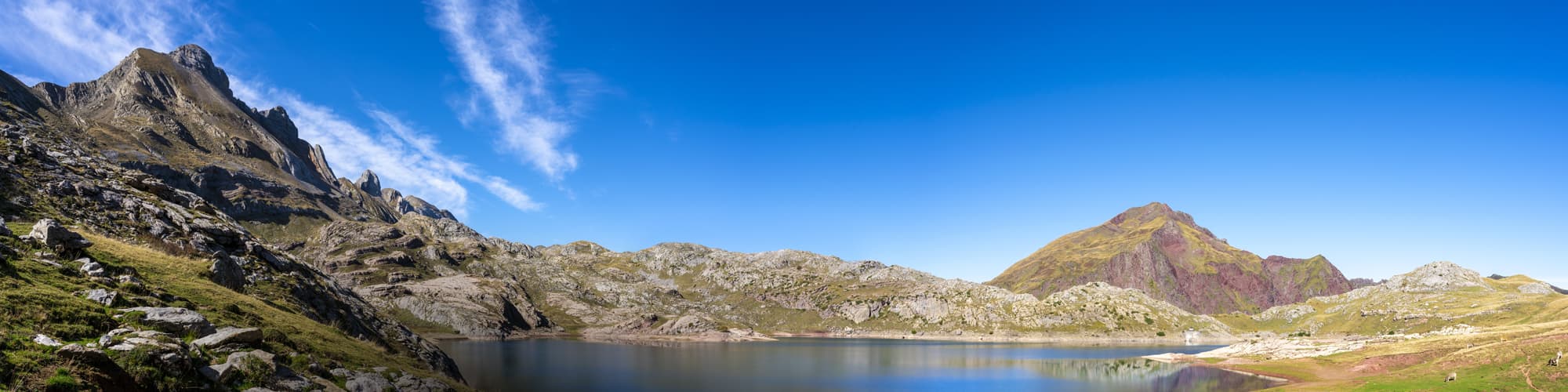 Randonnée dans les Pyrénées : trek, circuit et voyage  © MEDITERRANEAN