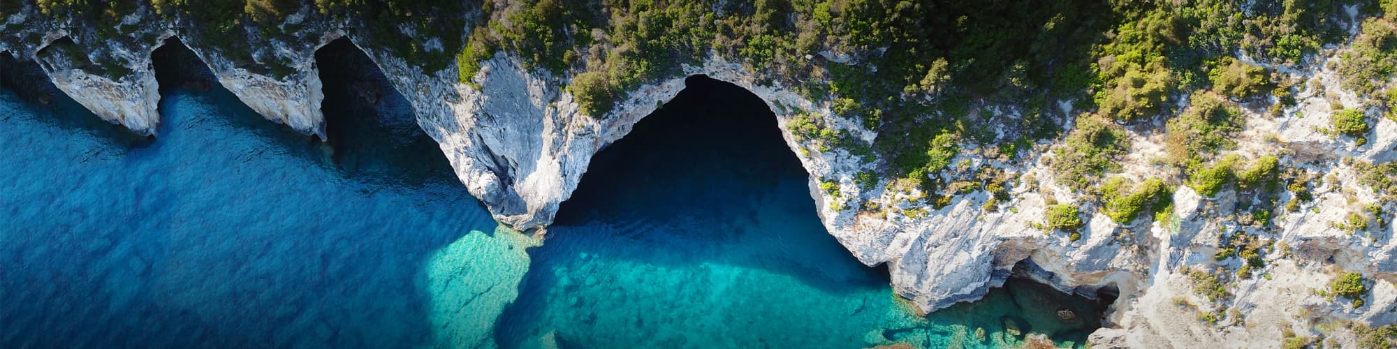 Voyage liberté Iles Ioniennes © aerial-drone / Adobe Stock