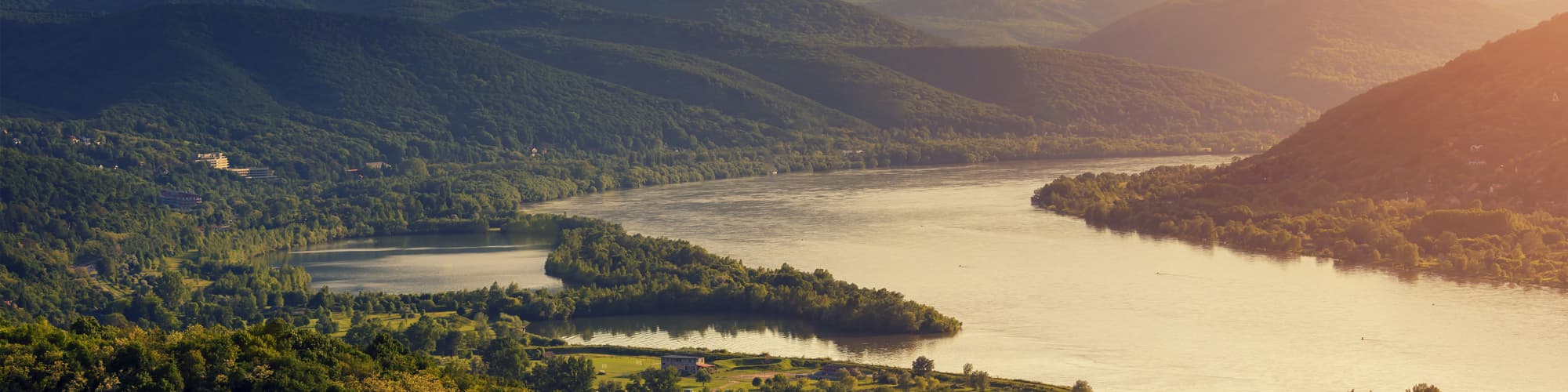 Randonnée en Hongrie : circuit, trek et voyage  © _ultraforma_