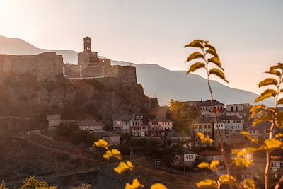 © unai / Adobe Stock - Forteresse à Gjirokaster - Albanie Forteresse à Gjirokaster - Albanie