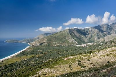 © Jackmalipan / iStock - Plage du sud de l’Albanie au nord de Sarande - Albanie Plage du sud de l’Albanie au nord de Sarande - Albanie