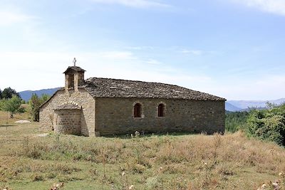 © Dynamoland / Alamy / Hemis - Église de Kisha Shen Ilia près de Shipskë - Albanie Église de Kisha Shen Ilia près de Shipskë - Albanie