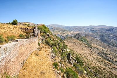 © vladimirzhoga / Adobe Stock - Forteresse de Smbataberd - Arménie Forteresse de Smbataberd - Arménie