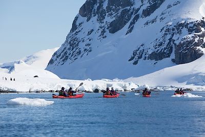 Kayak dans le canal Errera - Antarctique