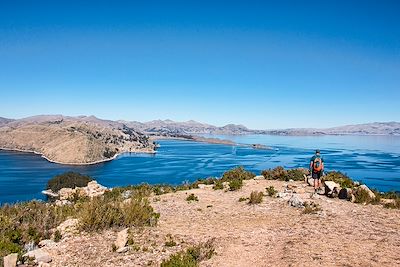 © raquelm / Adobe Stock - Lac Titicaca - Isla del Sol - Bolivie Lac Titicaca - Isla del Sol - Bolivie