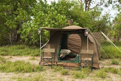 © Safari Destinations - Safari itinérant - Nuit sous tente - Botswana Safari itinérant - Nuit sous tente - Botswana