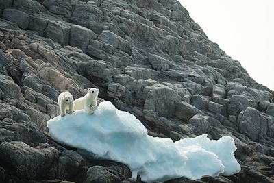 © Acacia Johnson / Quark Expeditions - Monumental Island - île de Baffin - Canada Monumental Island - île de Baffin - Canada