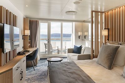 © Quark Expeditions - Suite lit-double avec balcon - Bateau Ultramarine Suite lit-double avec balcon - Bateau Ultramarine