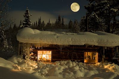 © Sky High Wilderness - Chalet Coal Lake dans le Yukon - Canada Chalet Coal Lake dans le Yukon - Canada