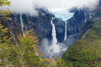 © AZAM Jean-Paul / hemis.fr - Parc Queulat – Glacier suspendu – Patagonie – Chili Parc Queulat – Glacier suspendu – Patagonie – Chili