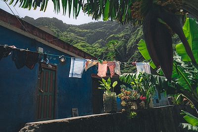 En traversant un village de la Vallée de Xoxo, Santo Antao