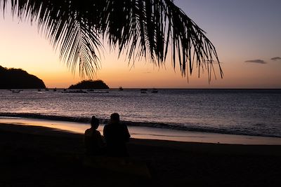 © Brian / Adobe Stock - Coucher de soleil sur une plage du Costa Rica Coucher de soleil sur une plage du Costa Rica