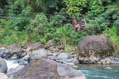 © Christophe Migeon - Traversée du Rio Savegre en tyrolienne - Parc Los Quetzales - Costa Rica Traversée du Rio Savegre en tyrolienne - Parc Los Quetzales - Costa Rica