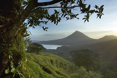 © Ivan KASHINSKY/PANOS-REA - Volcan Arenal - Costa Rica Volcan Arenal - Costa Rica