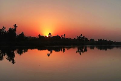Coucher de soleil sur le Nil entre Assouan et Louxor - Egypte