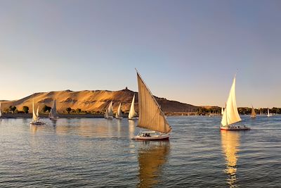 © Olga / Getty Images - Bateaux à voile sur le Nil Bateaux à voile sur le Nil