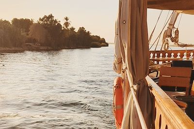 © Simone Anne Oakland / Stocksy - Bateau en Egypte Bateau en Egypte