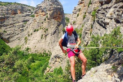 © Yann Alcubilla - Canyoning en famille dans la Sierra de Guara - Espagne Canyoning en famille dans la Sierra de Guara - Espagne