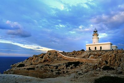© OT Minorque - Faro de Cavalleria - A la découverte de Minorque - Espagne Faro de Cavalleria - A la découverte de Minorque - Espagne
