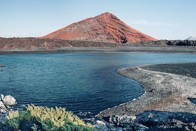 © Viktor_Gladkov / iStock - Parc National de Timanfaya - Lanzarote - Iles Canaries - Espagne Parc National de Timanfaya - Lanzarote - Iles Canaries - Espagne