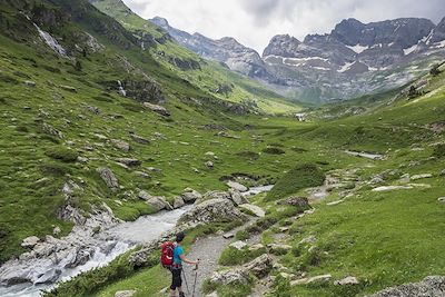 © Patrick Kunkel/Mito / Photononstop - Cirque d'Estaube - Gavarnie - Hautes-Pyrénées - France Cirque d'Estaube - Gavarnie - Hautes-Pyrénées - France