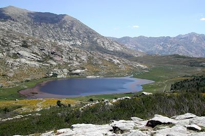 © Denise Chevalier - Lac de Nino - Corse - France Lac de Nino - Corse - France