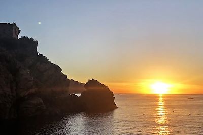 © Salomé Cardona - Coucher de soleil à Porto - Corse - France Coucher de soleil à Porto - Corse - France