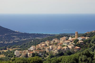  Région de Balagne, village d'Aregno, Corse