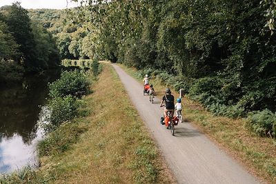 Canal de Nantes à Brest en famille à vélo - Bretagne - France