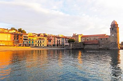 Plage et Eglise Notre-Dame-des-Anges de Collioure - Pyrénées-Orientales - France