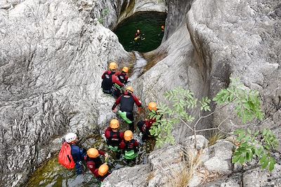 © Coline Forneri - Canyoning de la Richiusa à Bocognano - Corse - France Canyoning de la Richiusa à Bocognano - Corse - France
