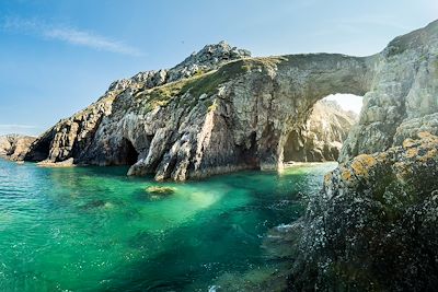 © Emmanuel Berthier / CRTB - La pointe de Dinan - Finistère - Bretagne - France La pointe de Dinan - Finistère - Bretagne - France