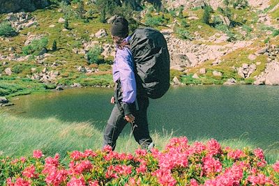 Trek devant l'étang de Joclar, Ariège