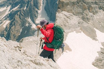 Randonneur dans le  cirque de Gavarnie