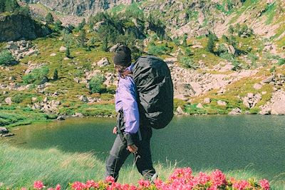 Trek devant l'étang de Joclar, Ariège