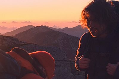 Départ du groupe au petit matin ppour une étape du GR20	