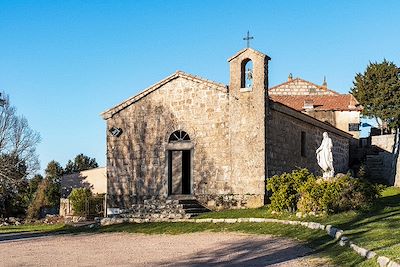 Eglise sur le parcours du Mare a Mare, Corse