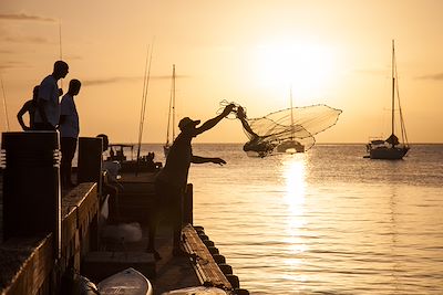 © jsbpics / Adobe Stock - Pêcheur - Guadeloupe Pêcheur - Guadeloupe