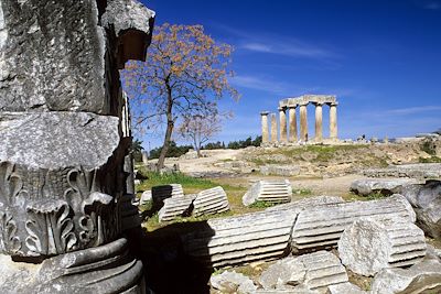 © OT Grèce - Temple d'Apollon - Corinthe - Grèce Temple d'Apollon - Corinthe - Grèce