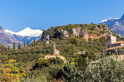 © elgreko / iStock - Village de Kardamyli - Péloponnèse - Grèce Village de Kardamyli - Péloponnèse - Grèce