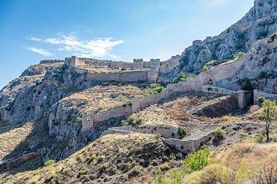 © Pierre Violet / Adobe Stock - Acrocorinthe - Corinthe - Grèce Acrocorinthe - Corinthe - Grèce