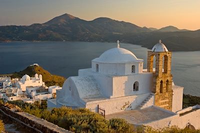 © Alberto Nardi/AGF Foto / Photononstop - Plaka - Milos - Cyclades - Grèce Plaka - Milos - Cyclades - Grèce