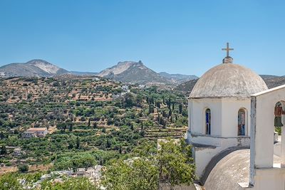 © scaleworker / Adobe Stock - Église à Melanes - Naxos - Grèce Église à Melanes - Naxos - Grèce