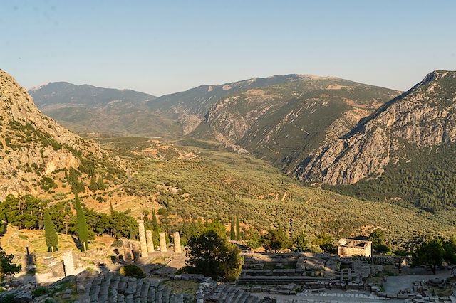 Voyage Du Mont Parnasse au site antique de Delphes