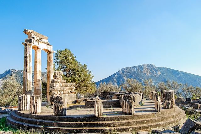Voyage Du Mont Parnasse au site antique de Delphes