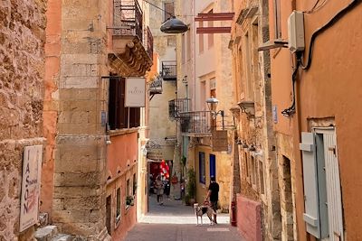 Scène de vie dans une ruelle de La Canée - Crète - Grèce